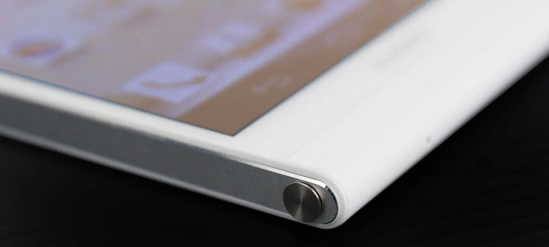 This little silver disc looks a bit like the power button on Sony's Xperia Z, but it's actually a pin for ejecting the SIM and memory card trays. It also covers the headphone port.