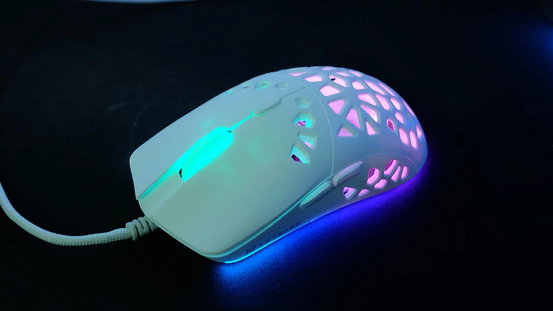 Zephyr Pro gaming mouse review: Built-in fan keeps you cool ...