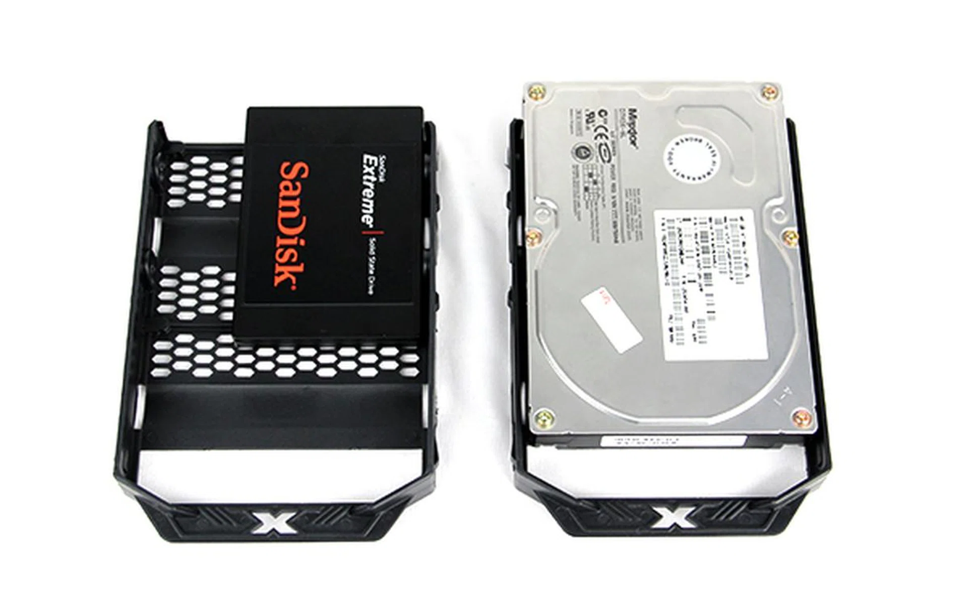 Do not be fooled by the tray, screws are required to secure the drives in place.