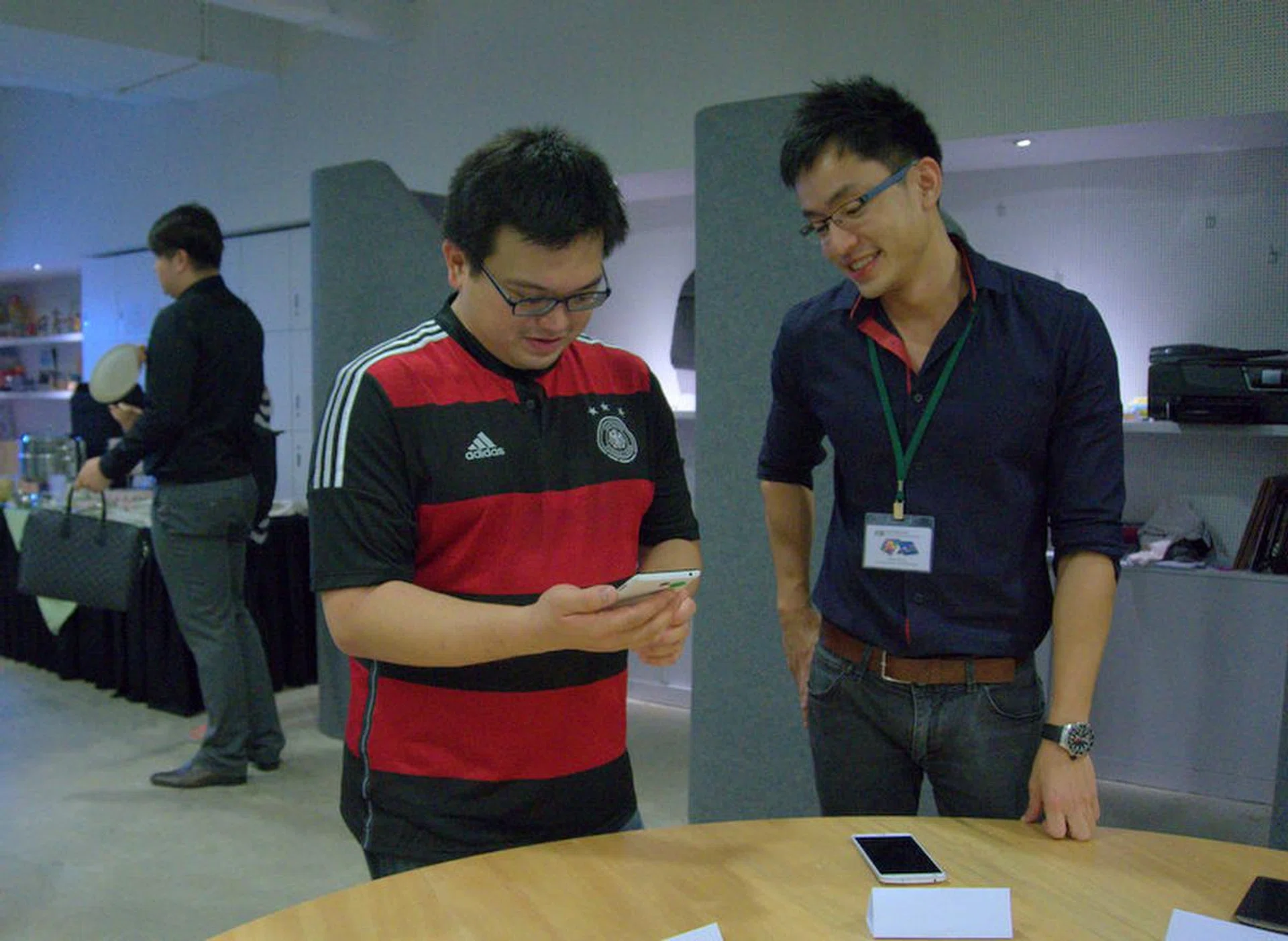 The Xiaomi Redmi Note is one of the more popular devices at the phablets corner, as its local availability and price was only recently announced.