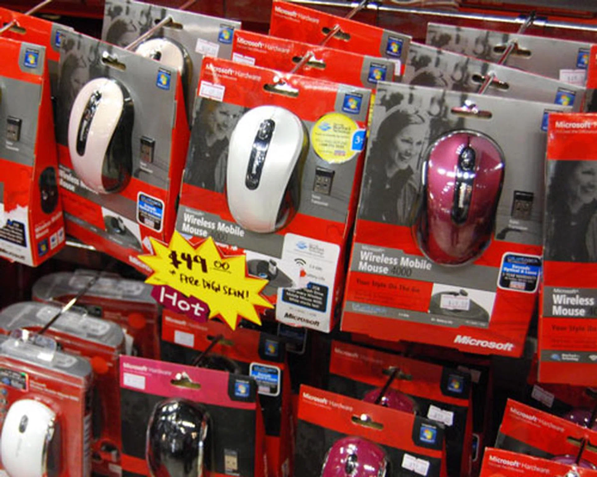 Microsoft has quite a number of hardware deals at this year's IT Show. First on our list is the Microsoft Wireless Mobile Mouse 4000 at $49 (usual price $59.90). Other than the slight discount, you can also tattoo your mouse with a free onsite skinning by Digiskin.