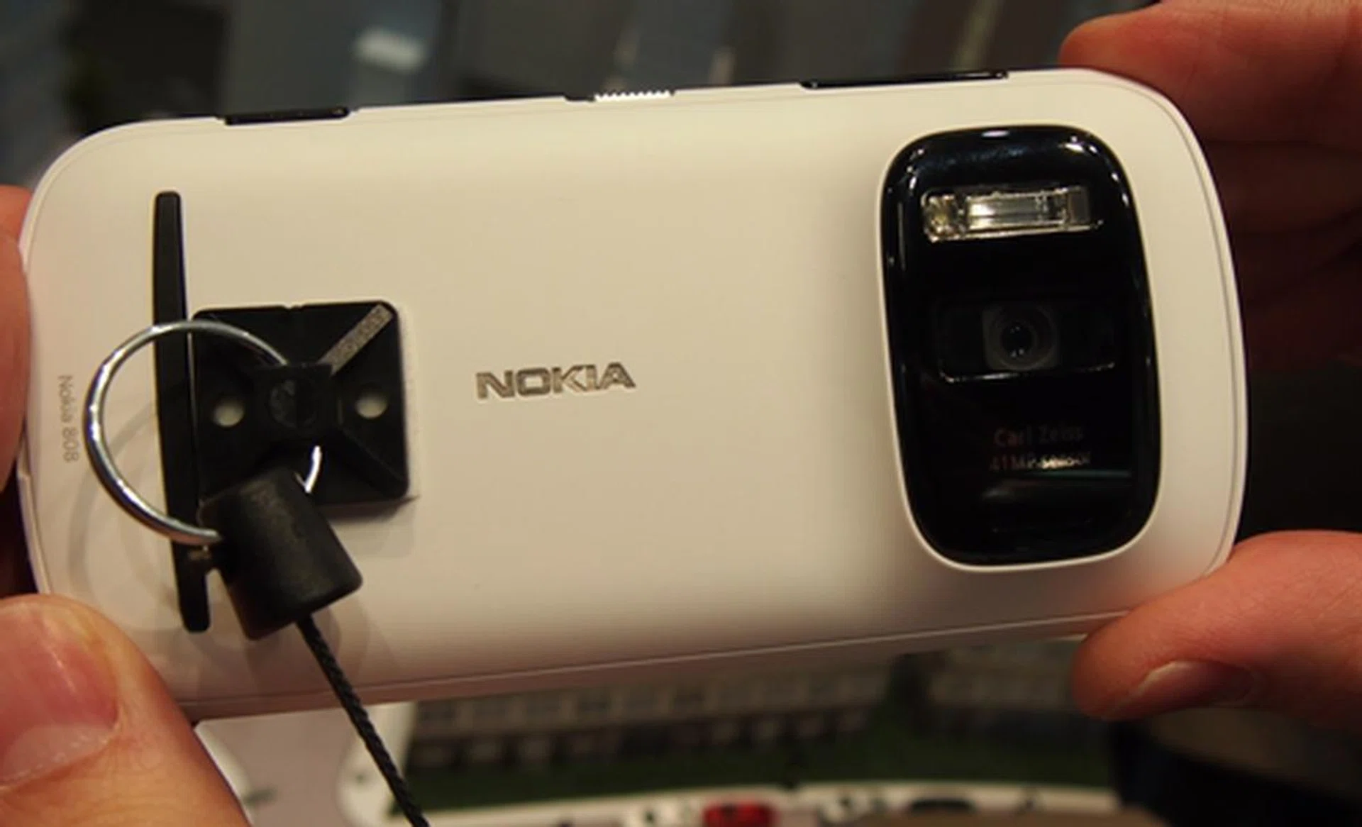 Nobody expected Nokia to unveil a camera phone with an unprecedented 41-megapixel sensor. For once, Nokia managed to keep the leaks in check and gave MWC 2012 attendees a pleasant surprise.