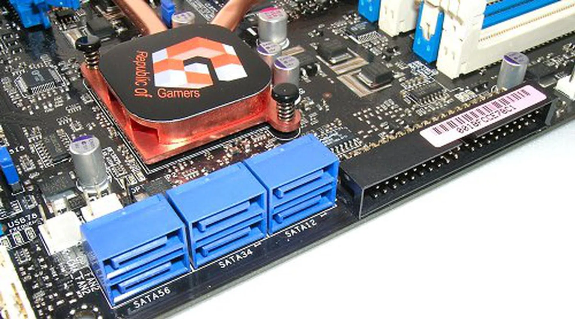 Angled storage ports to better facilitate installation.