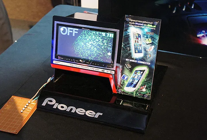The new AVH-X5650BT multimedia receiver sports a 7-inch resistive touch display and features Pioneer's new third generation AppRadio technology for improved smartphone connectivity.