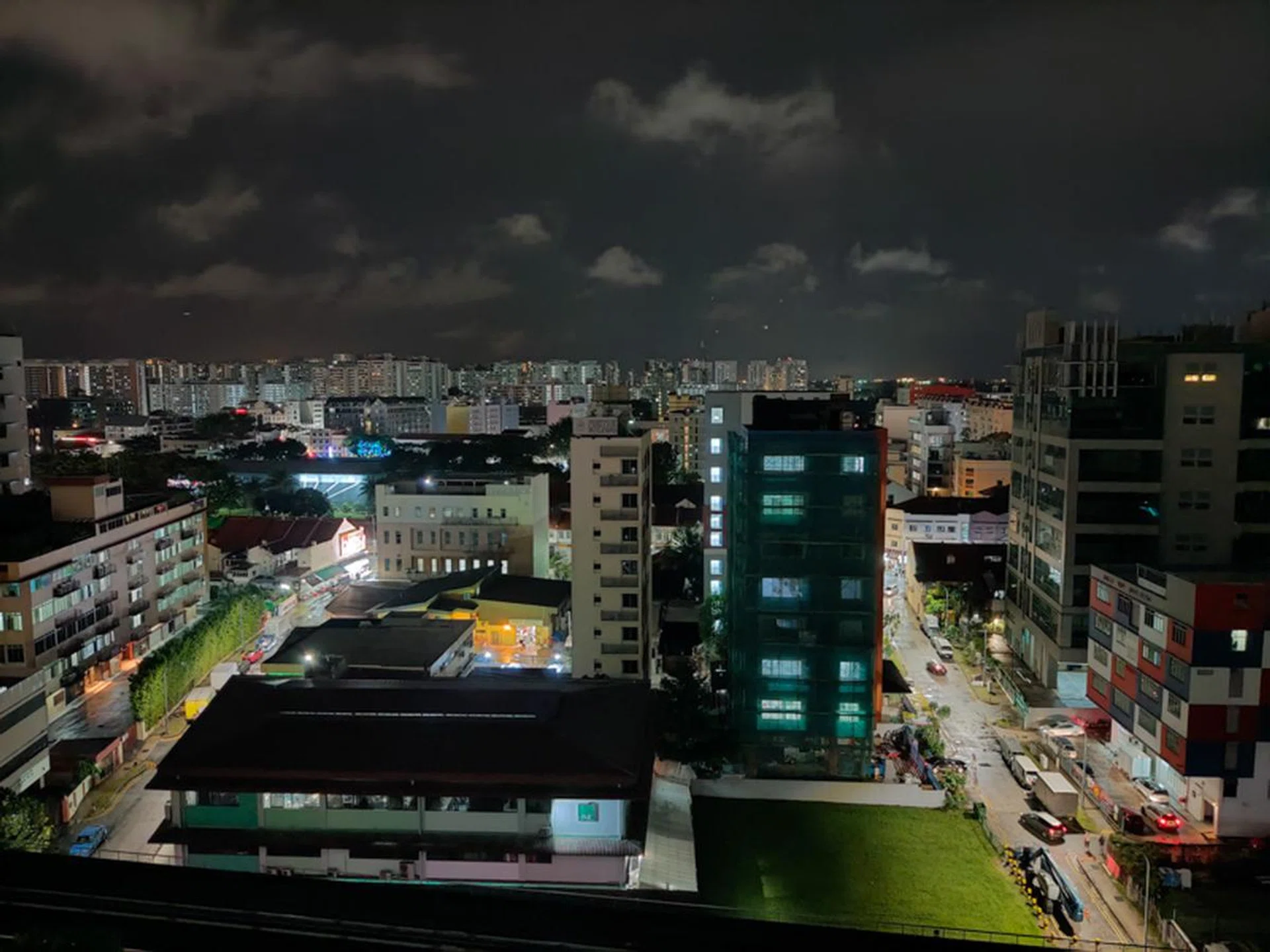 Reno 10x Zoom, 1x zoom, f/1.7, 1/17s, ISO3,103 (Click for full resolution image)