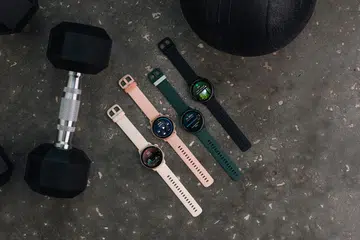 Garmin Vivoactive 6 (right) in four colours. Image: Garmin.