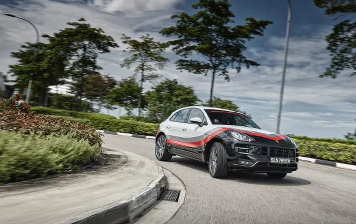 The Macan Turbo PP handles exceptionally well for a car of its size and height.