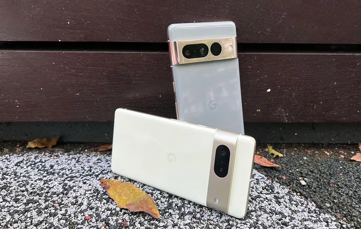 The Google Pixel 7 and Pixel 7 Pro.