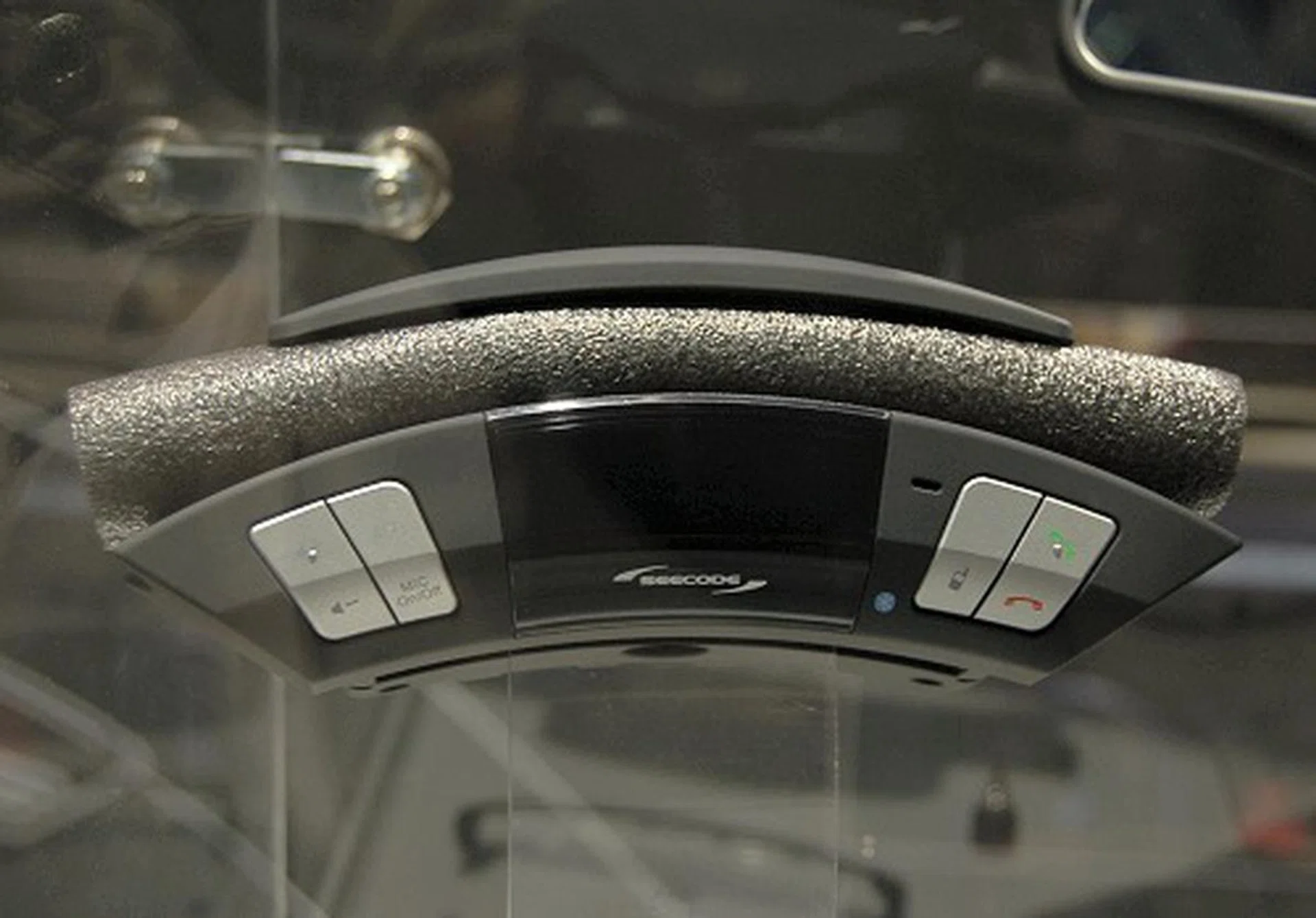 This is the Soundwheel Bluetooth steering wheel kit and it mounts to your car's steering wheel for easy and fast control without taking your eyes or hands off the wheel. Has the same functionality as the Tube, but more calling functions and up to 600 numbers storage.  