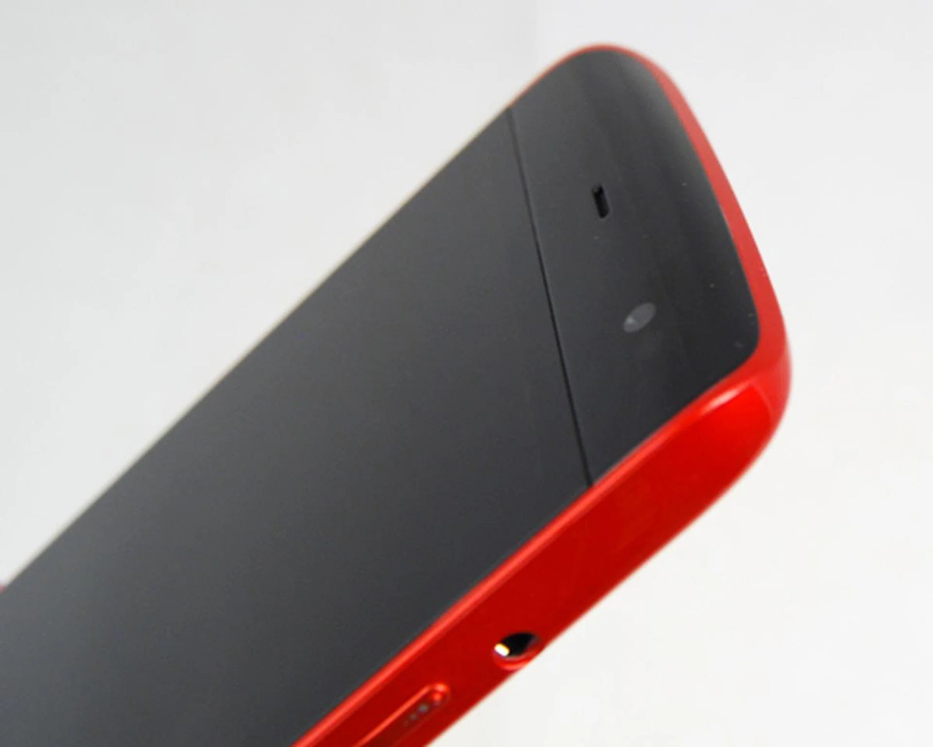 The Gorilla Glass display might be scratch-resistant, but its casing might not be as resilient.