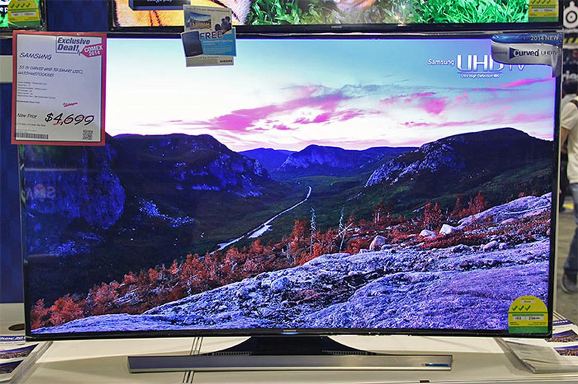 Samsung's newest HU8700 series of curved 4K UHD TVs spotted at Comex. The 55-inch model is going for $4,099; the 65-inch model $5,799. Comes with free UHD video pack (worth $449), which is a USB 3.0 portable HDD preloaded with 4K content, including movies like G.I. Joe: Retaliation, World War Z, and X-Men Origins: Wolverine.