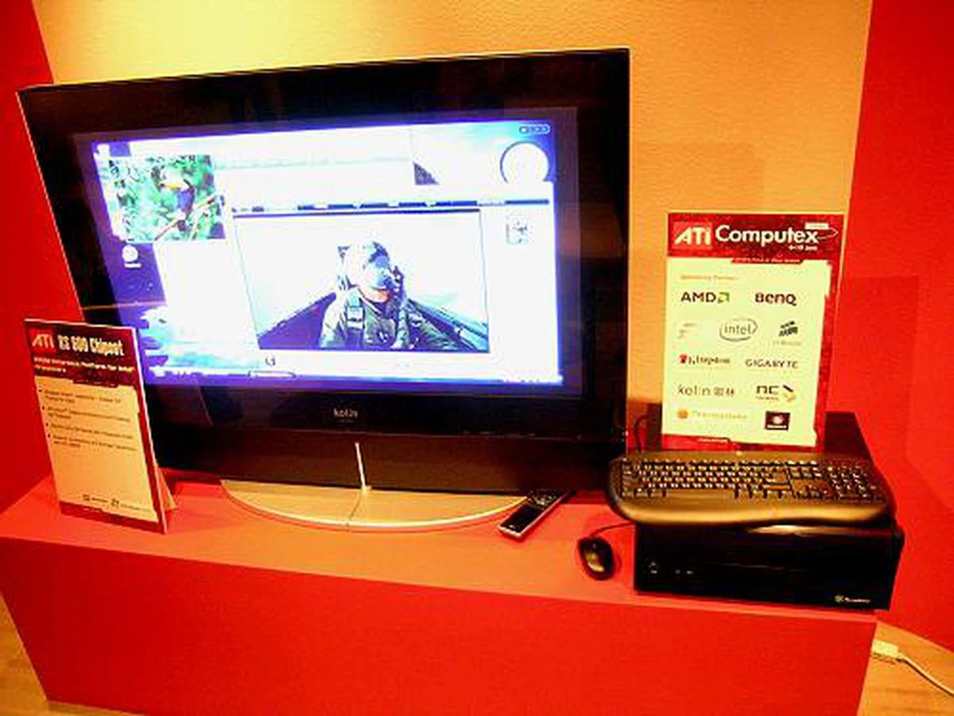 Next generation RS600 is still at the hush hush stage, but available information is that it should have an x700 class video processor with HDCP and HDMI interface built-in. The demo here shows HD video decoding as well as 3D gaming at the same time. Note that the RS600 is the Intel version with a sister RS690 for the AMD platform. The RS600/RS690 is scheduled to be released with a Vista launch tie in.