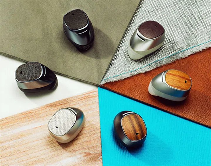 Moto Hint is Motorola's new petite Bluetooth headset designed for the modern lifestyle - just like its smart watch.