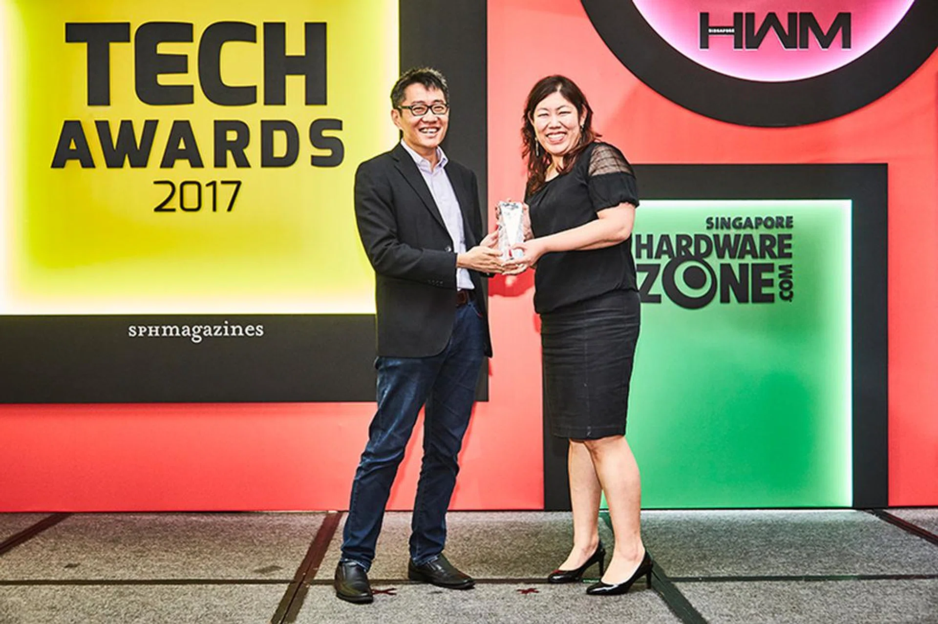 Samsung is a winner of 4 awards: Editor's Choice for Best Solid State Drive, and Readers' Choice for Best Mainstream Smartphone Brand, Best SSD Brand, and Best TV Brand. Accepting the awards here is Ms. Chris Sim from Samsung.