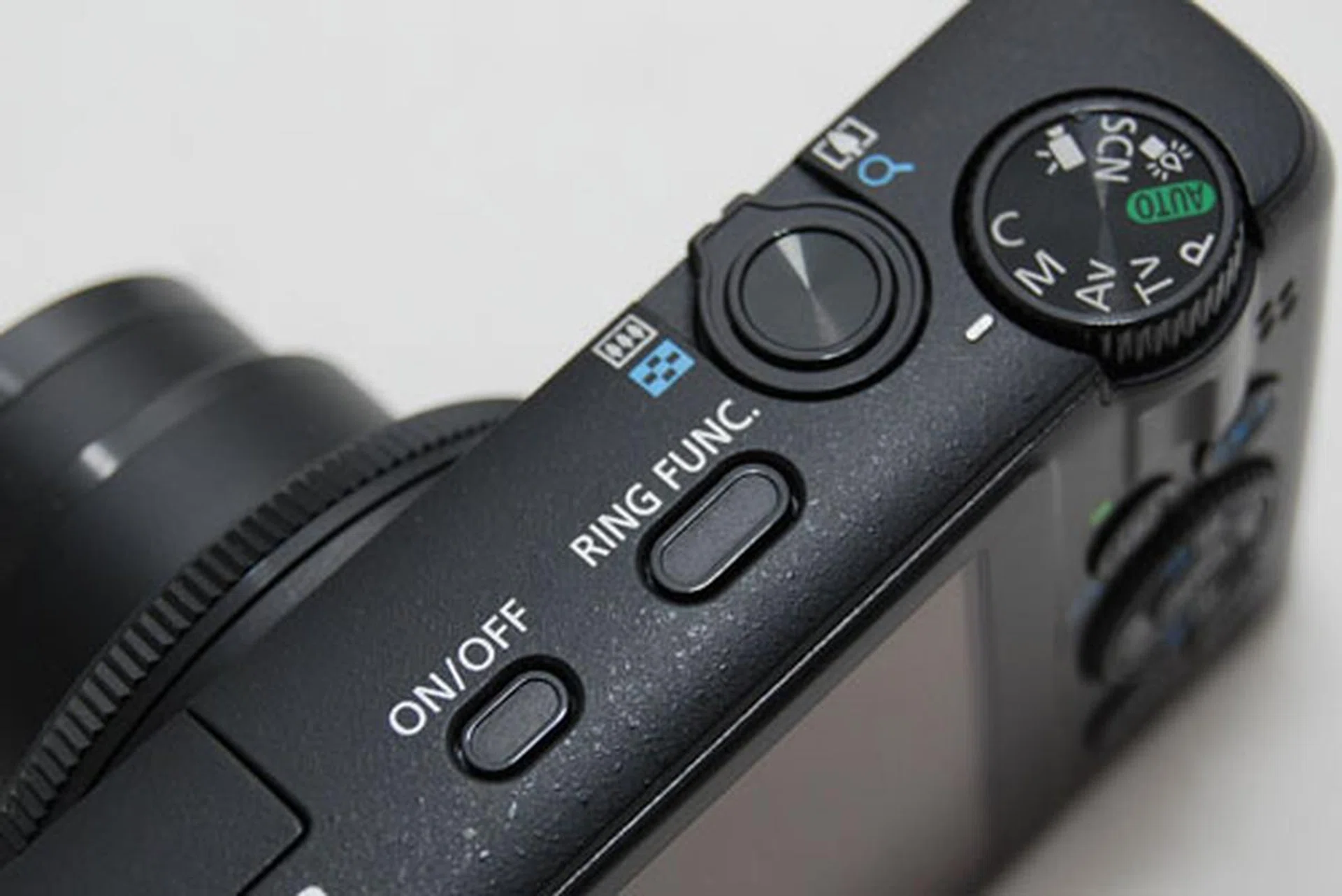 The flat shutter on the S90 and the very similar On/Off and Ring Func buttons.