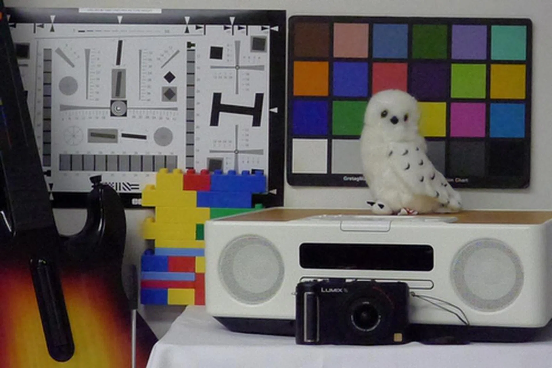 ISO6400. Click for the original image.