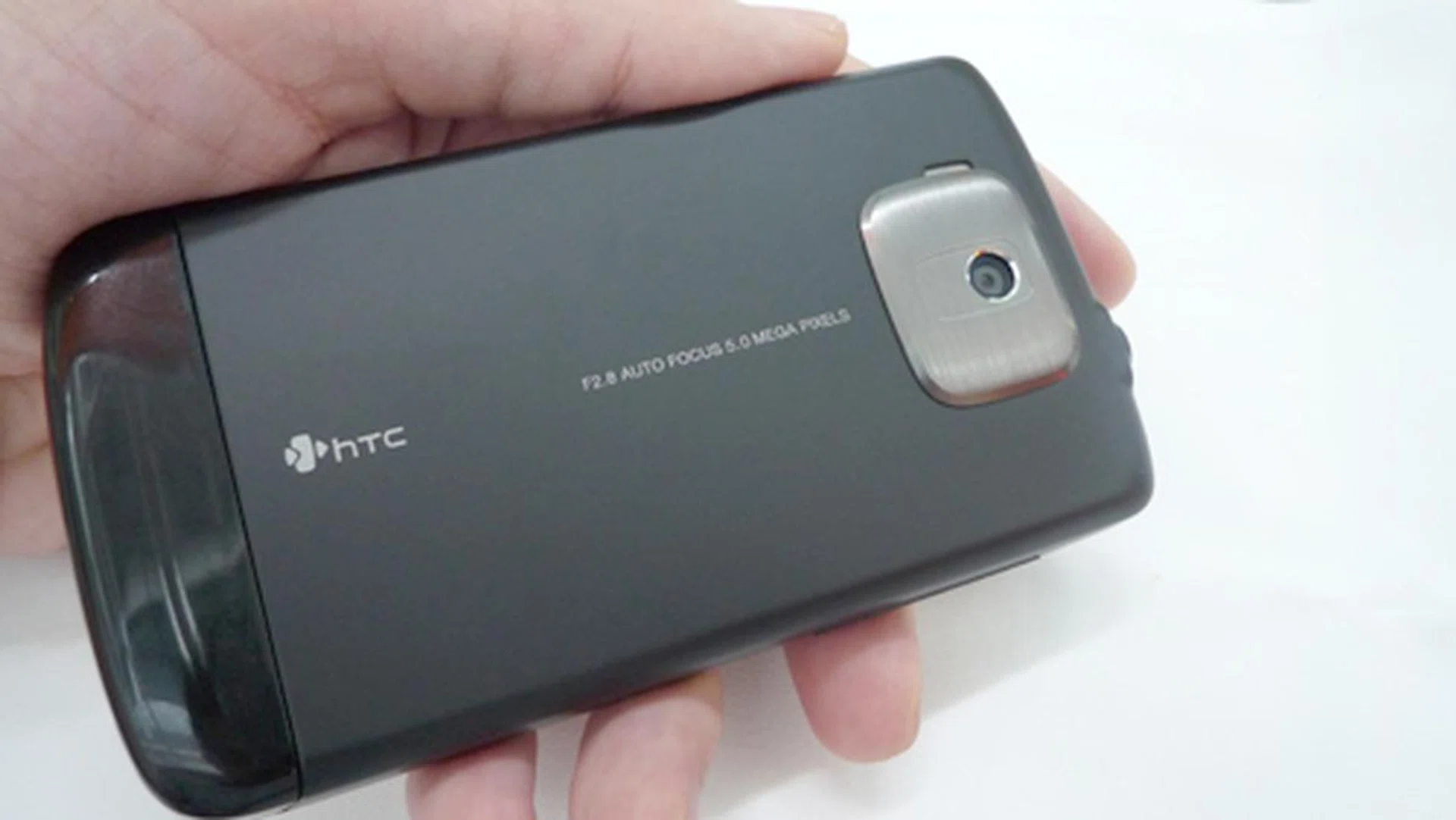 The Touch HD also comes with a 5-megapixel camera with auto-focus, and as you can see, won't come as a fingerprint magnet with its non-glossy backing.
