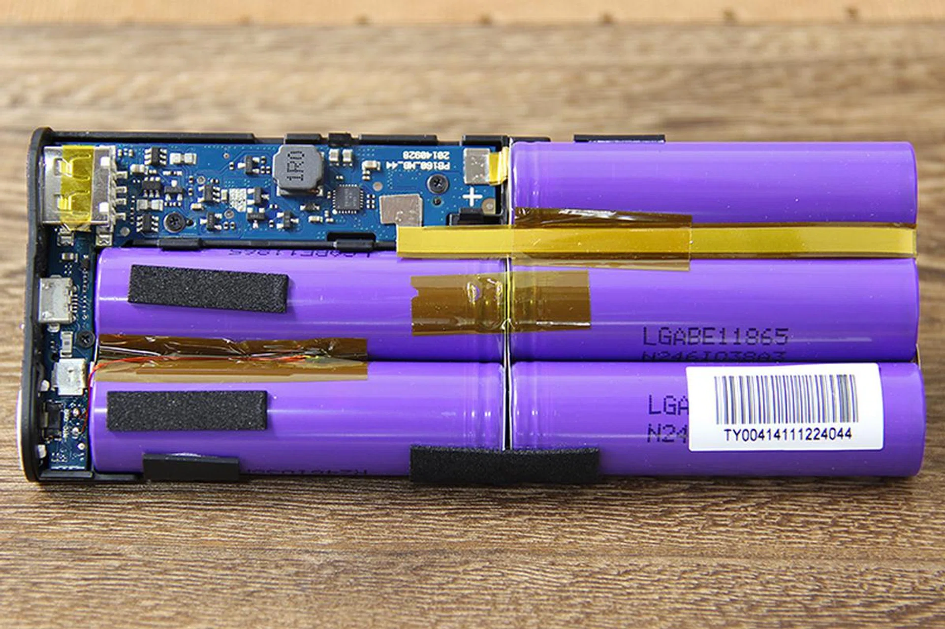 Oooh, look what we've here - five 3,200mAh LG LGABE11865 lithium-ion cells in purple jackets.