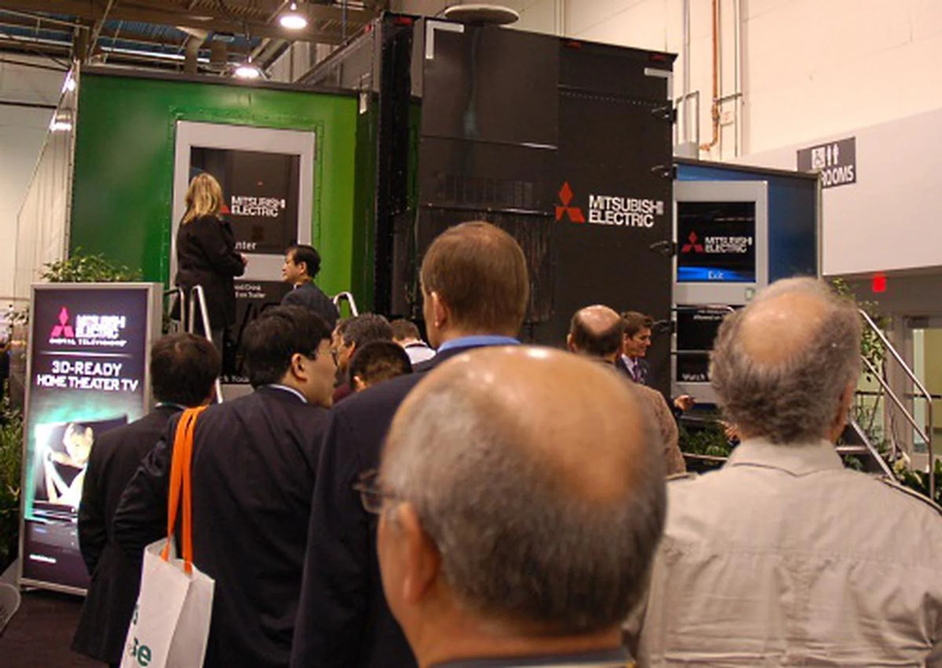 Even with so many TV brands showing off 3D displays, there was still quite a queue at Mitsubishi's demo. Is there really such a demand for 3D in TV and movies? We even overheard two employees in the Mitsubishi trailer remarking that some attendees appeared to be repeat visitors.