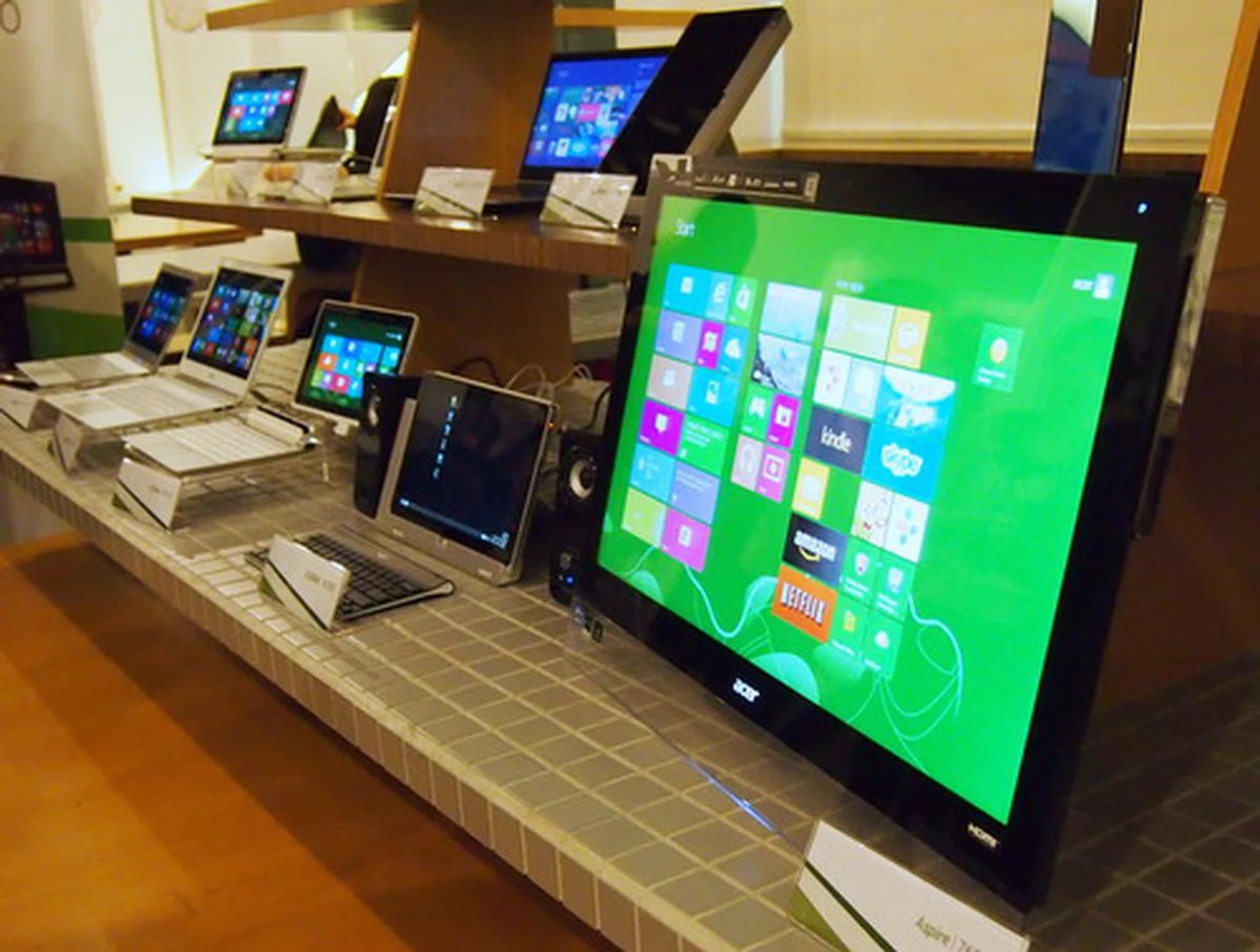 If touching small screens isn't your thing, then feel free to check out the 27-inch Acer Aspire 7600U.