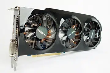The Gigabyte Radeon R9 280X Windforce 3X OC sports the familiar minimalist fan shroud, with three 80mm cooling fans.