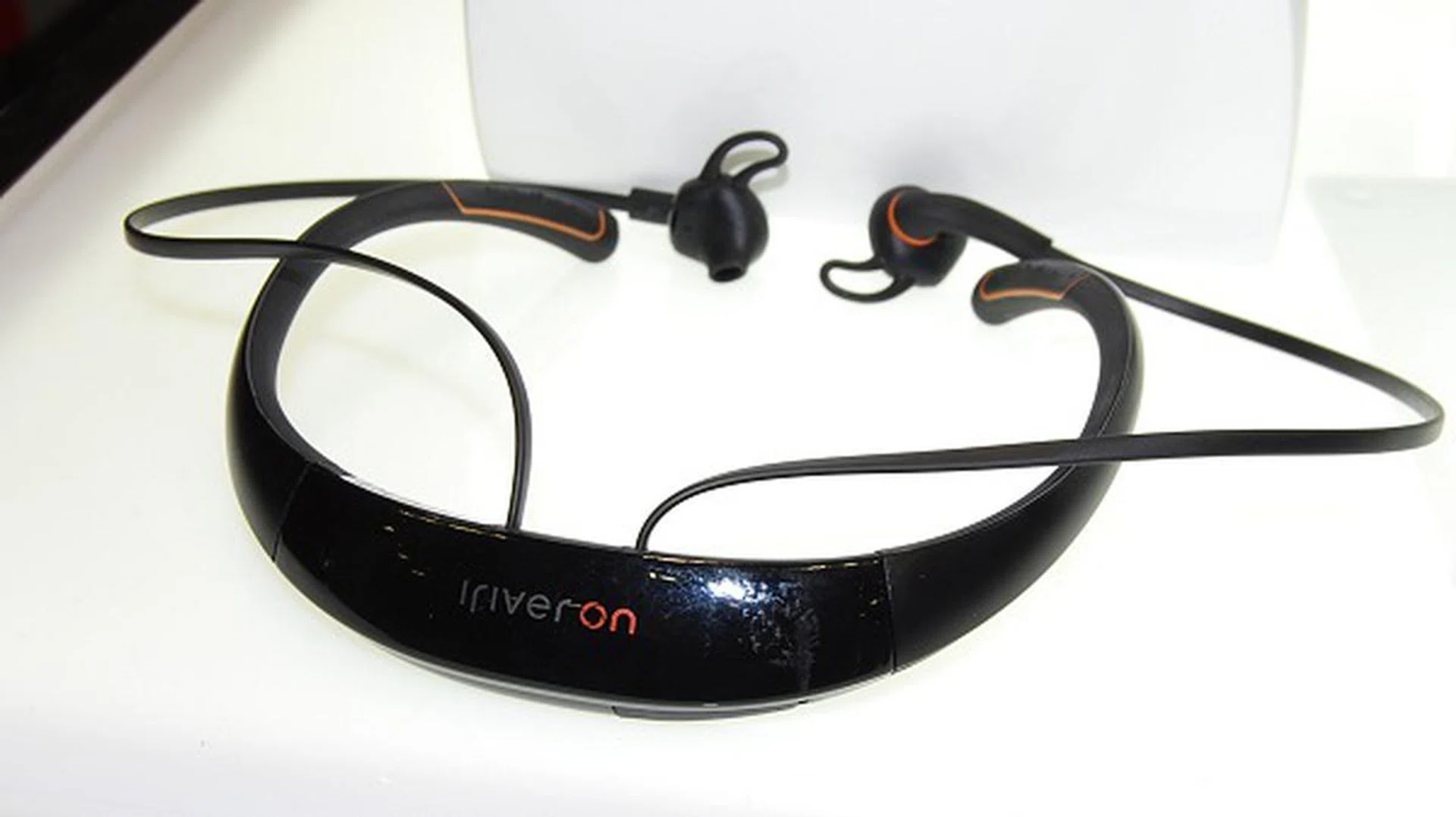 iRiver recently debuted this interesting gadget - the iRiverOn heart rate monitoring Bluetooth headset. Show price is $249 (normal: $299).