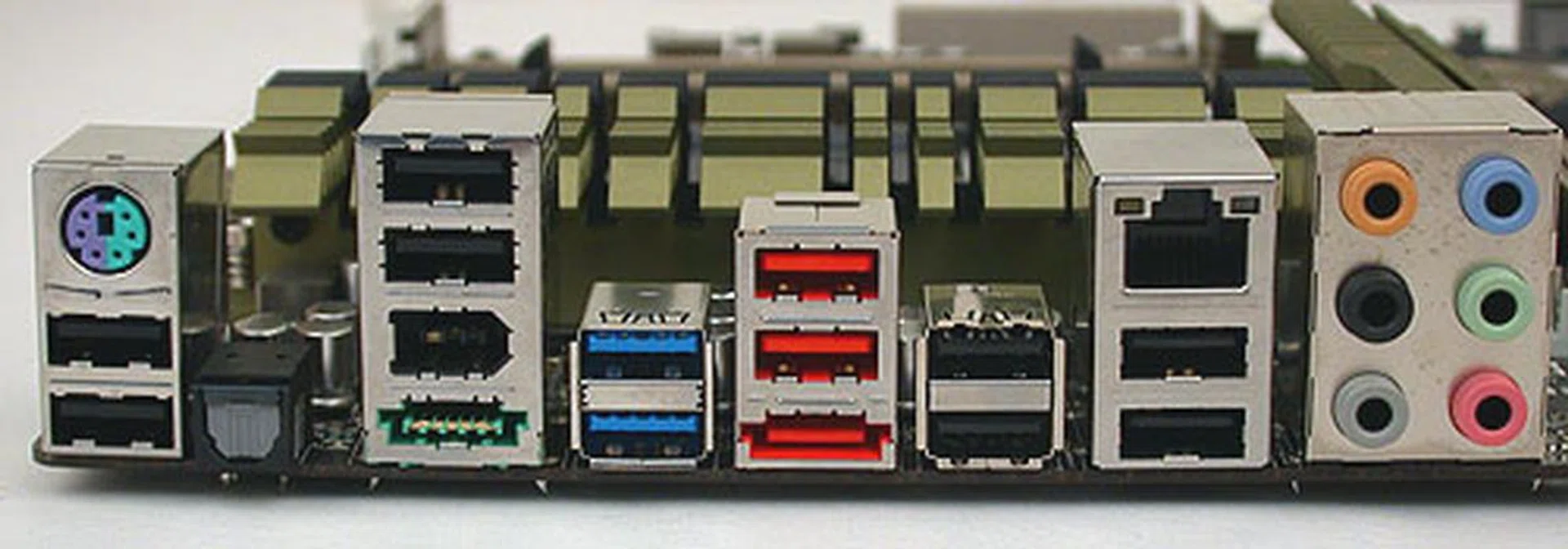 The first thing we noticed is the lack of a Clear CMOS button at the rear panel. No doubt, there are many USB ports, up to 10 USB 2.0 along with the two blue USB 3.0 ports. But we would have preferred a Clear CMOS switch here as well.