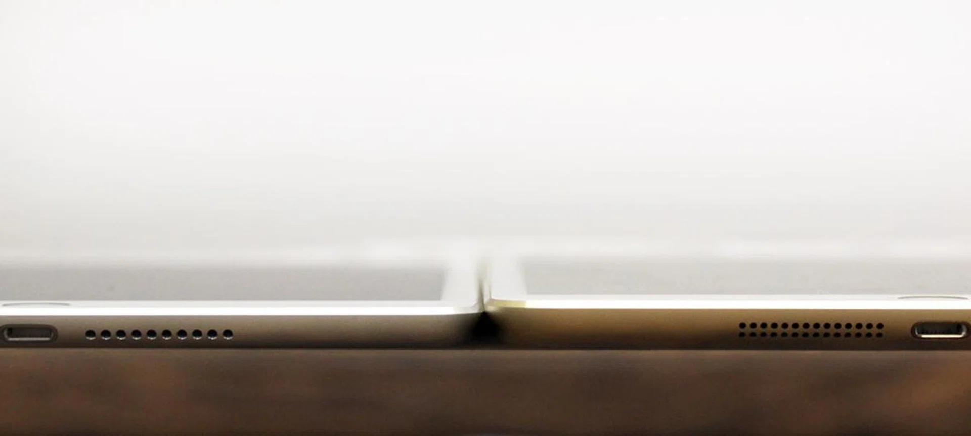 The Mini 4 (left) is much thinner and lighter than the Mini 3 (right)
