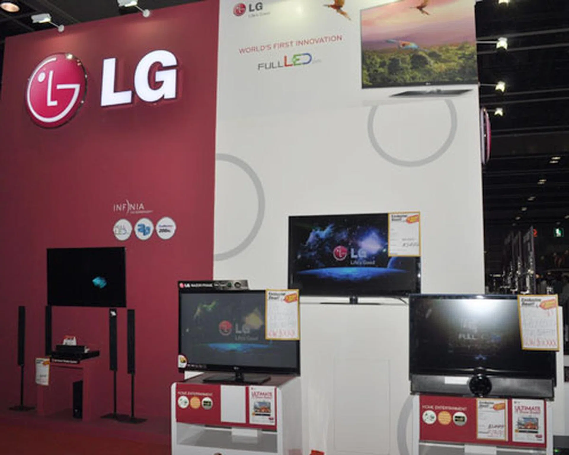 Fitting your new place with a brand new setup? Maybe a HDTV in your living room or study will do the trick, and over at the LG booth, there's a number of LED TVs on display.