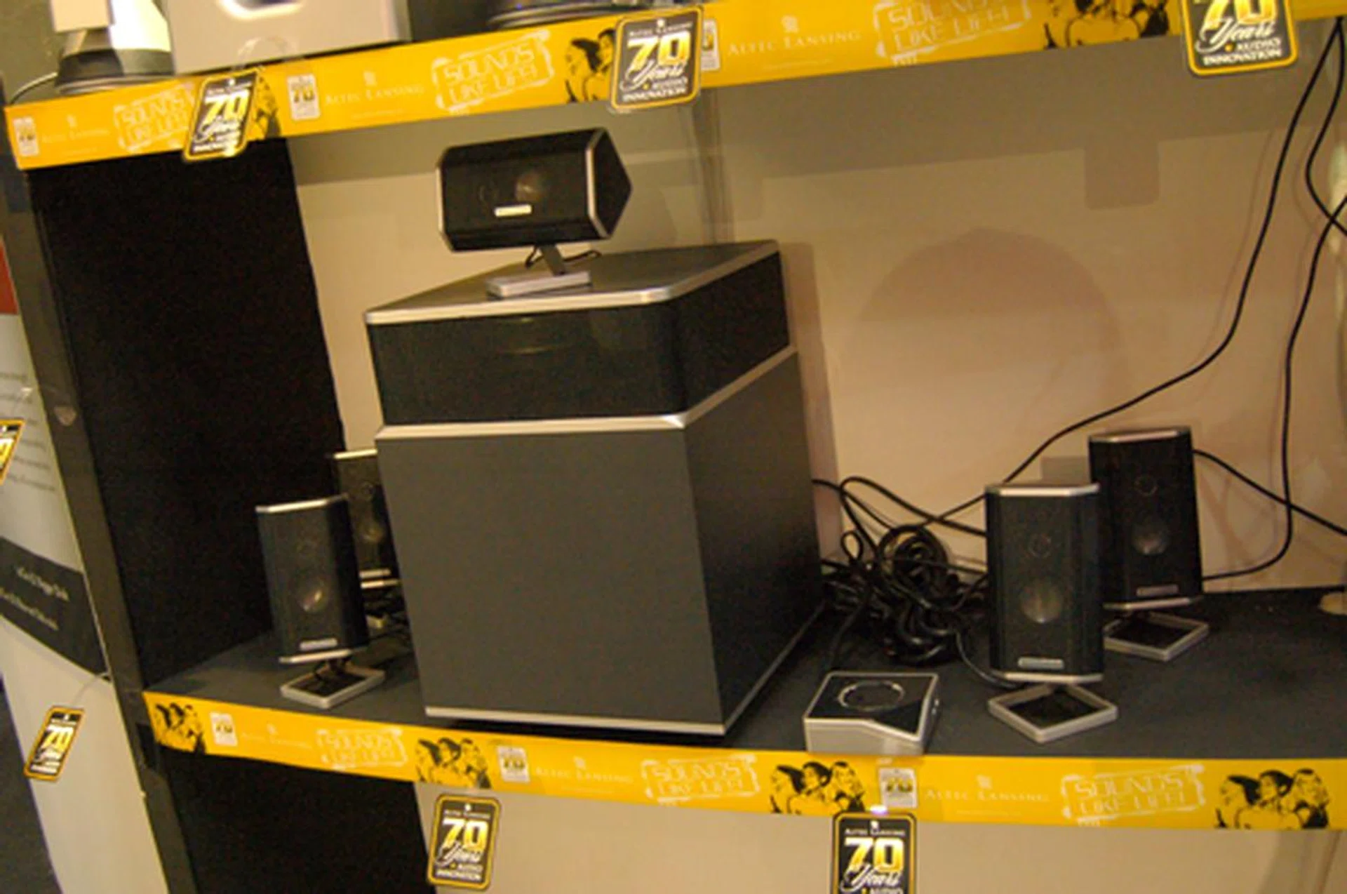  The FX 5051 USB speaker from Altec Lansing is selling for only $369. It features a 5.1 surround sound. To add on, no 6-channel sound card is needed. This price is available only at Comex 2007 and it includes a wireless remote.  