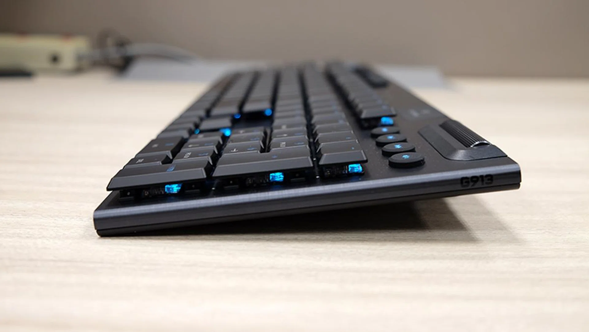 The built-in feet can elevate the keyboard to a more comfortable 8° typing angle. A separate pair of smaller feet offers a gentler 4° incline as well.