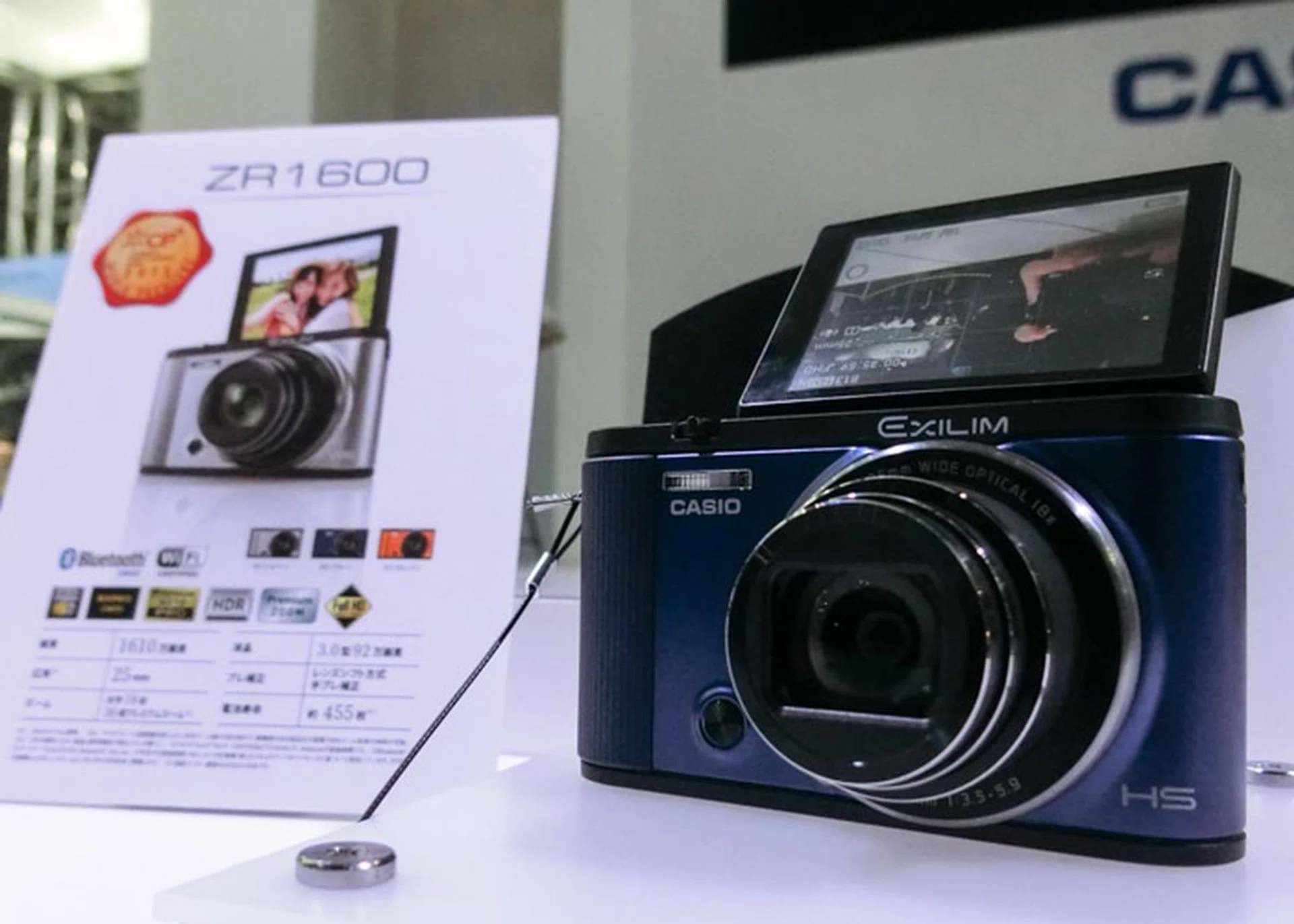 The new ZR1600 looks to provide even better connectivity so you can have selfies without having to hold up the camera.