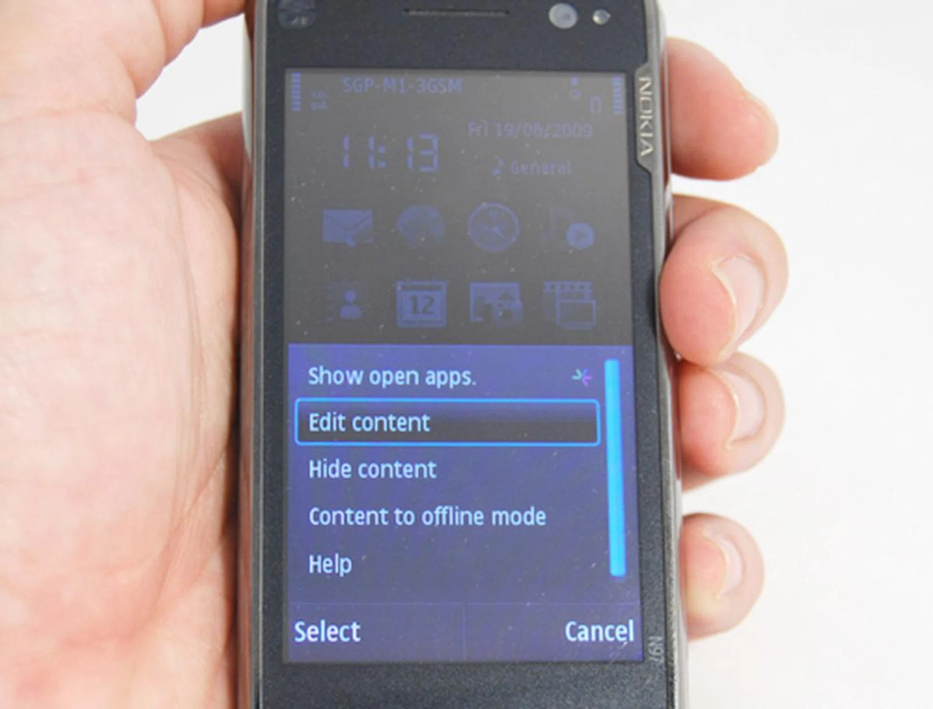 With just one page housing five different widgets, you can easily add or remove the widgets of your choice. Of course, if you want a clean interface, you can also hide the content, leaving just the clock and date on the home screen. And to prevent overusage of your data, you can even switch your widgets to offline mode, which effectively cuts off any web feeds till you reactivate it.