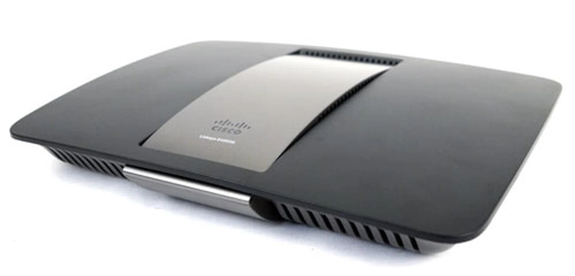 The EA6500 is undoubtedly the best looking router Linksys has churned out so far. Its winning combination can be found it its classy two-toned color profile, sexy curves, and elegant poise.  