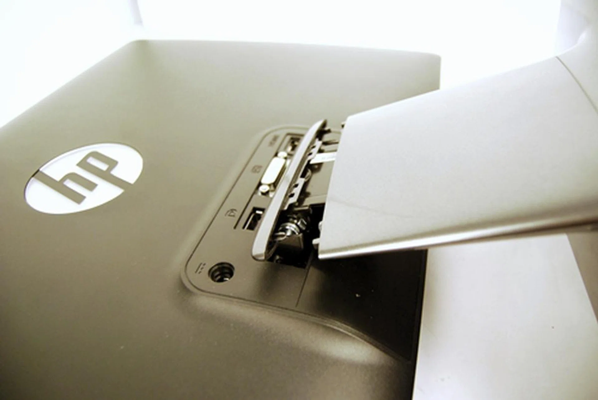 HP 2310e Monitor - LED in Style | HardwareZone Singapore