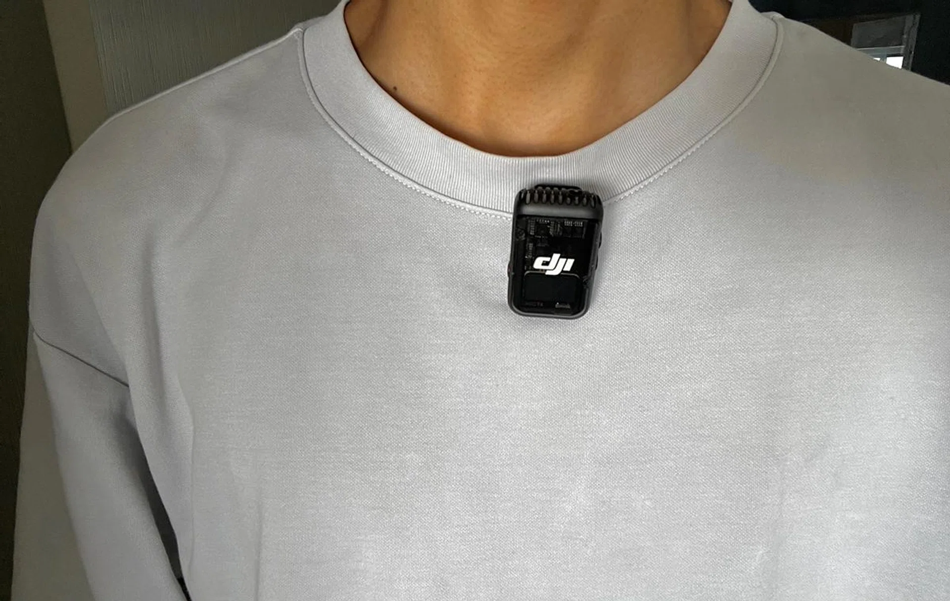 The magnetic clip on feature makes a return on the DJI Mic 2.