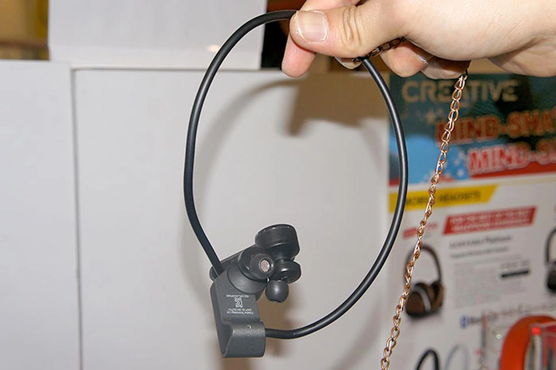 The Creative WP-250 is a bendable wireless headset for those who hate clunky wireless headphones, or those looking to find something suitable for outdoor use. It has an inline microphone, and is going for just $79. Creative is also giving away a pair of EP-430 earbuds worth $29 (while stocks last, of course).