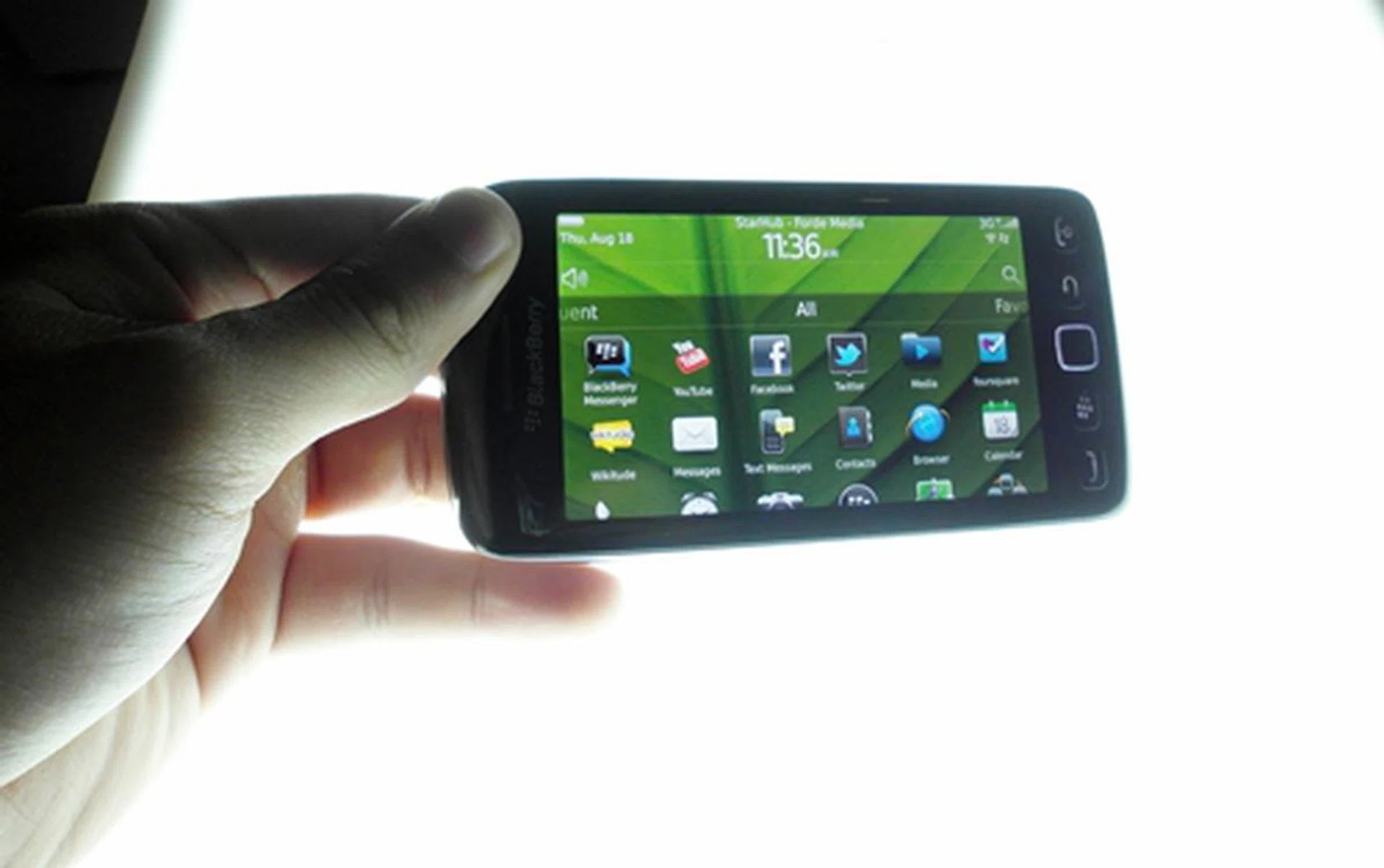 During our hands-on at the event, the accelerometer of the BlackBerry Torch 9860 had difficulties adjusting to the orientation of the device. We do hope that RIM could iron out this issue before it is commercially available.