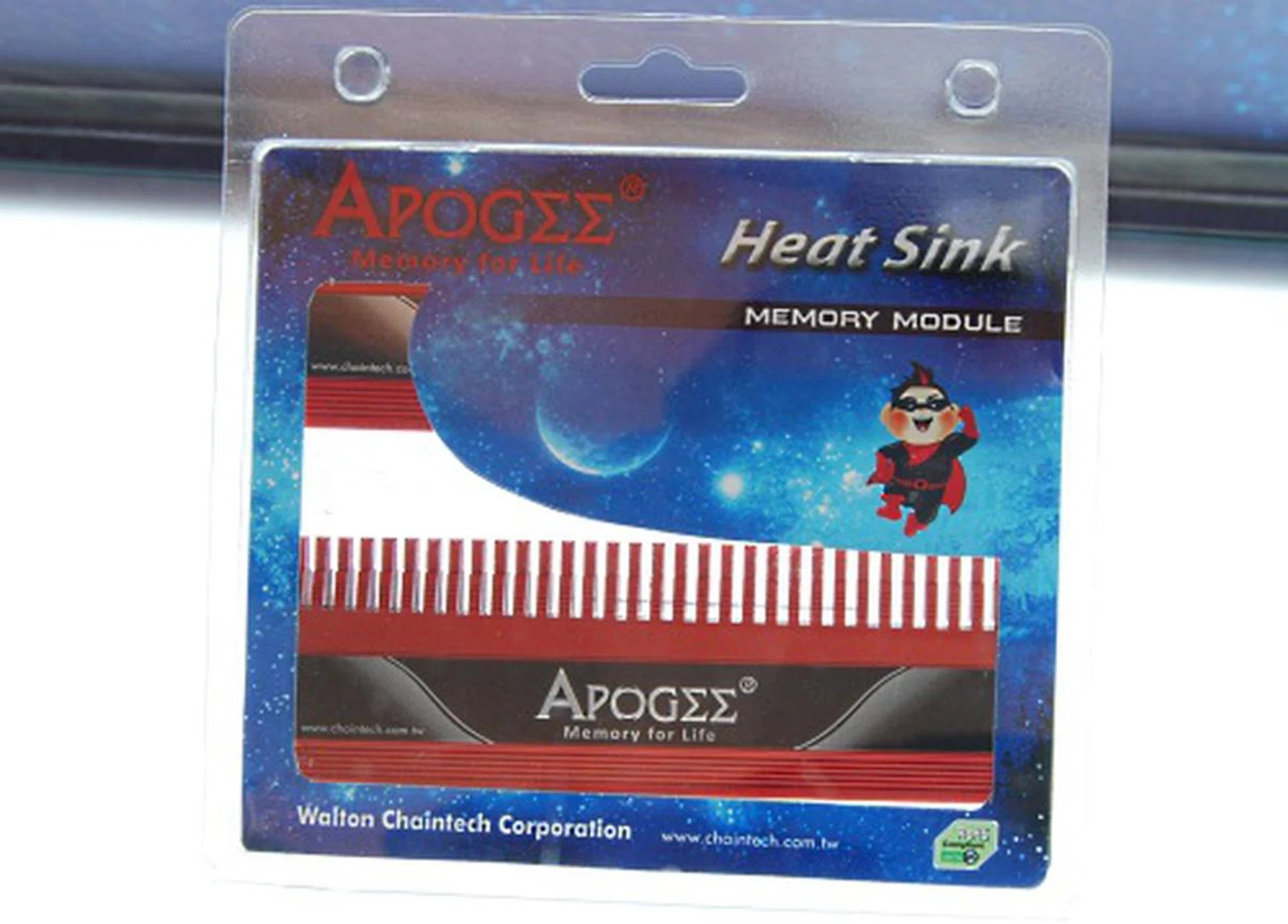 This Apogee DDR3 OC series is also rated at up to DDR3 2400 but the heatspreader is at least not as extreme. It's available in both 2GB and 4GB kits. 