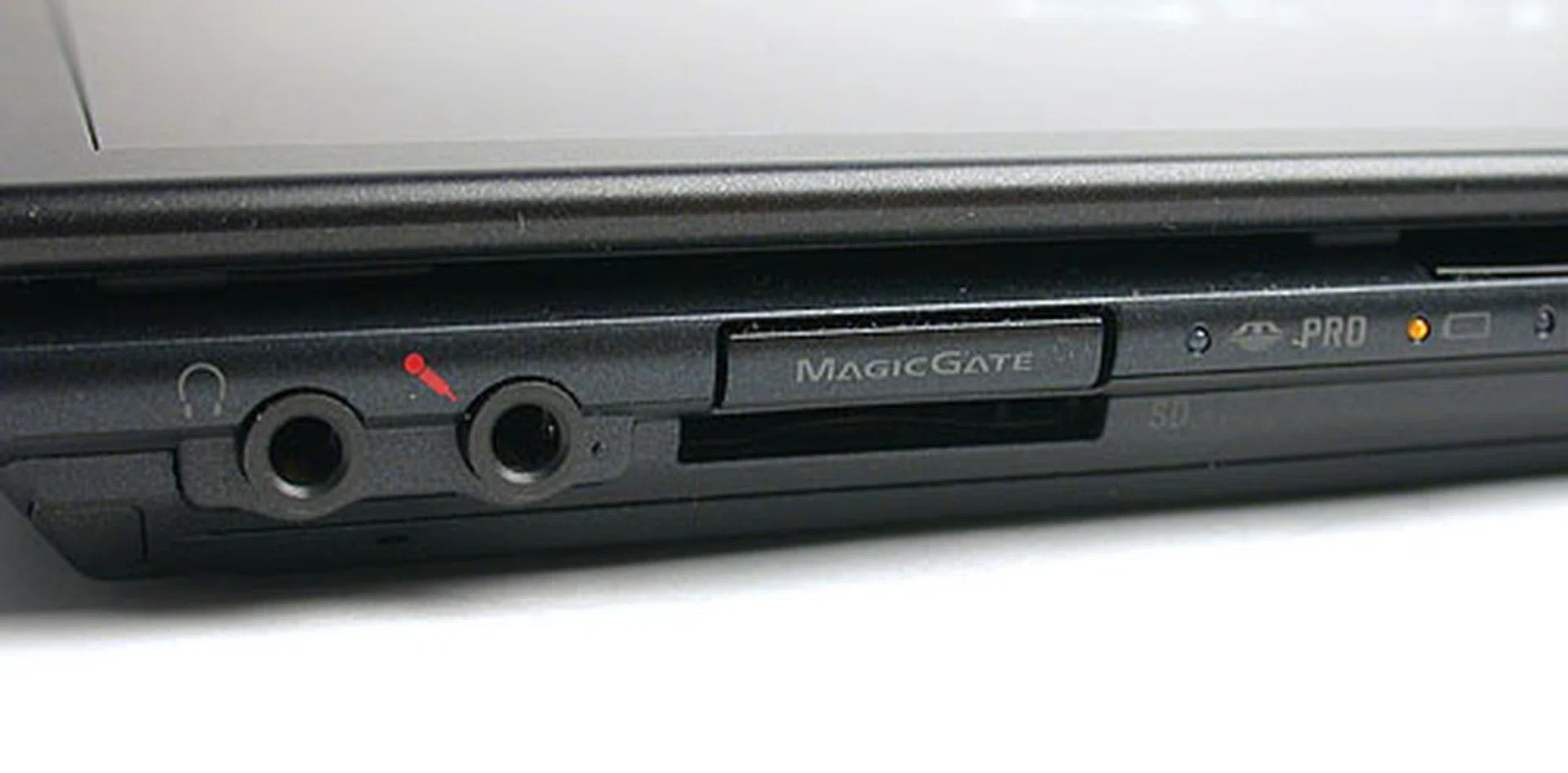 Here we have the 4-in-1 card reader and as with all Sony products, proprietary formats like Memory Stick are found though it does support SD memory cards at least.