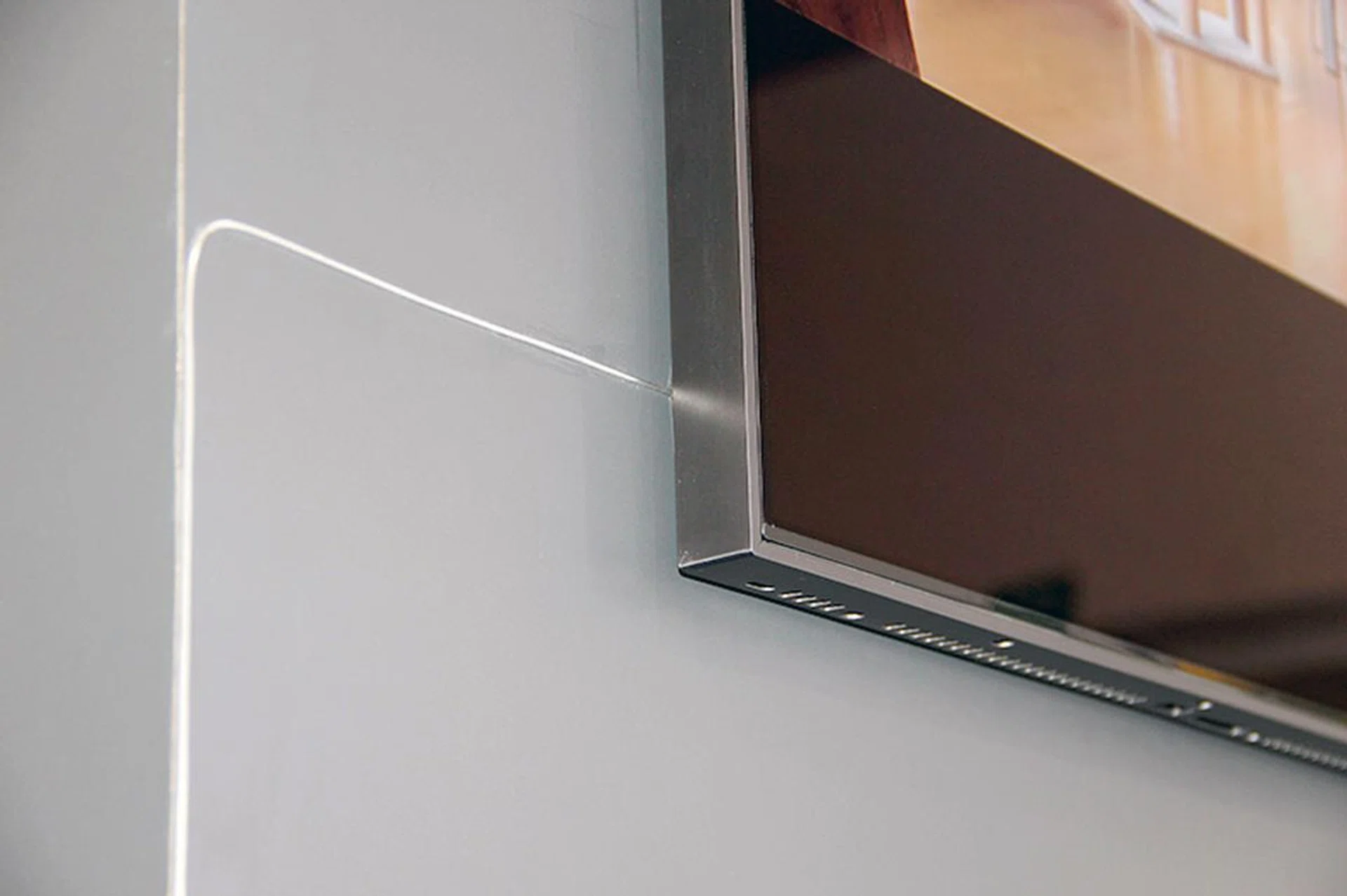 The cable is really thin, and you should take care not to bend it too much.