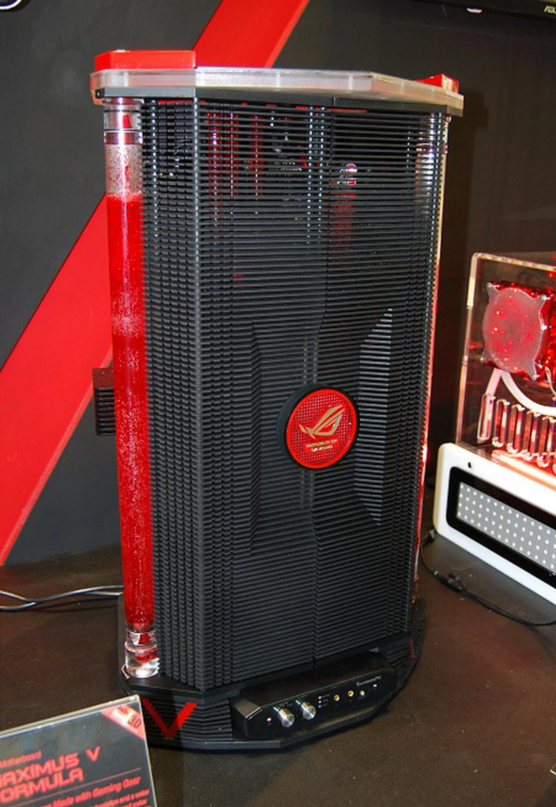 And here's the same case with its cage-like build closed up.