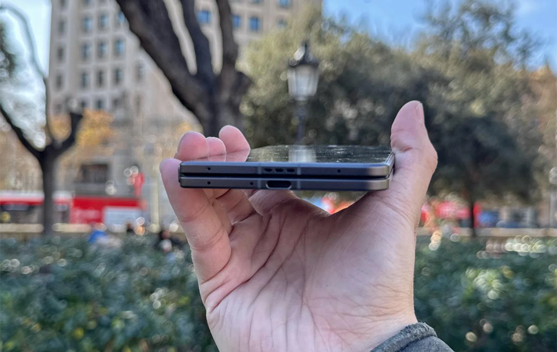 Your first time with this USB-C would take a few tries to enter the hole. It's also lower than it looks, but you'll get it right eventually. Photo: HWZ.