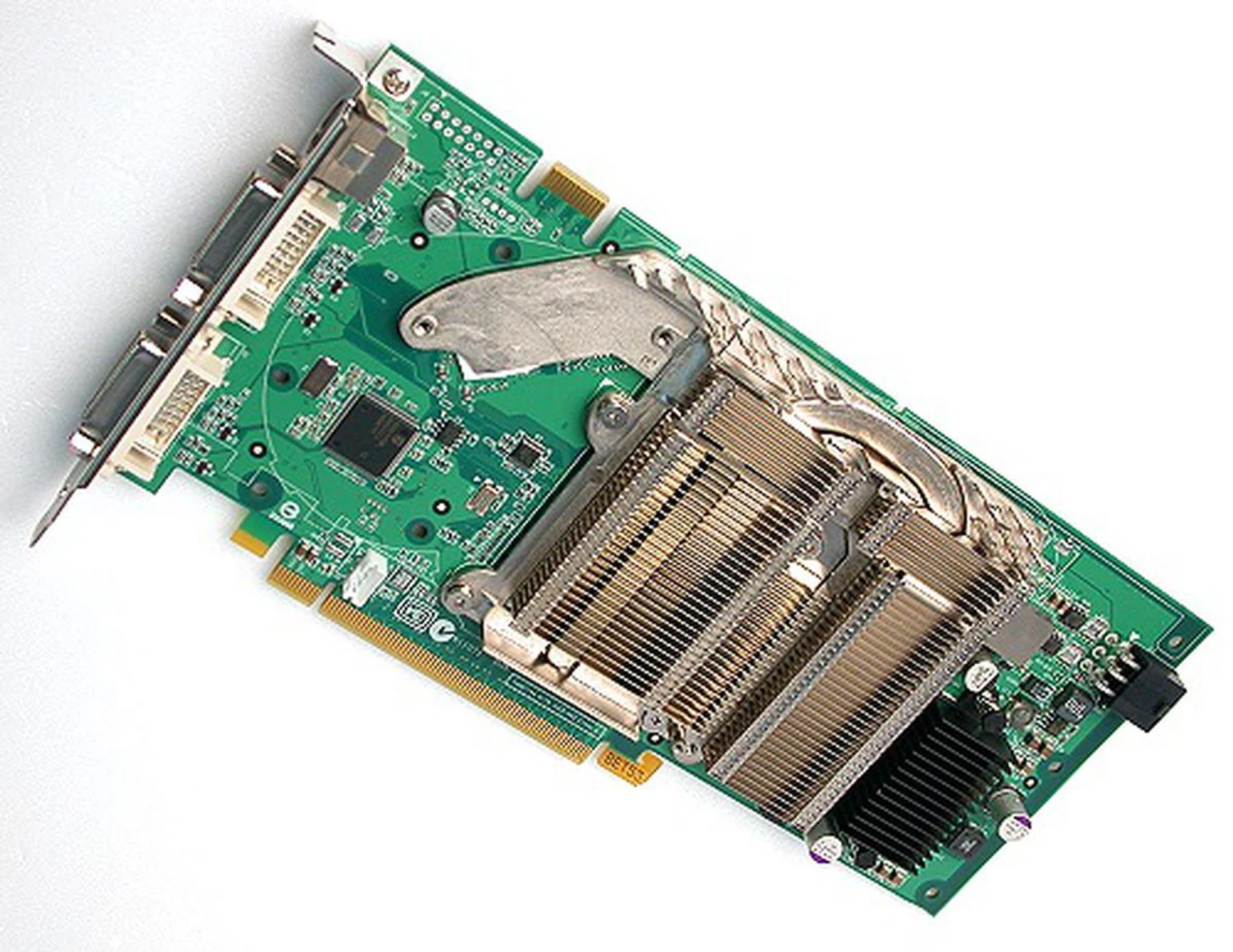 Looks like it's an aluminum cooler for most part of it, but note that it's using an integrated heat pipe that's found over the GPU and some of the memory parts.