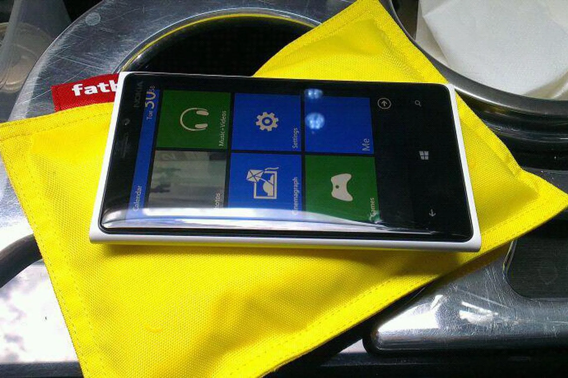 Here's the Nokia Lumia 920 pictured with the DT-901 Fatboy recharge pillow.