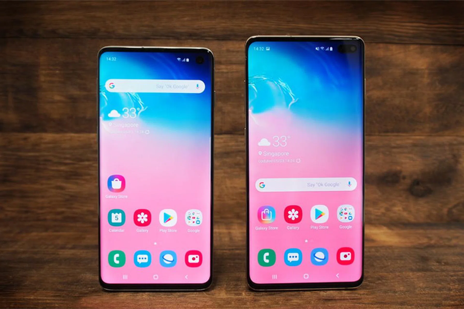 The Samsung Galaxy S10 and Galaxy S10+.