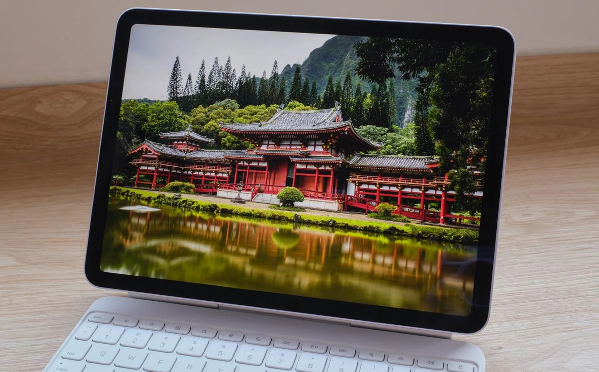 The display is mostly pleasant, but it could do with a higher refresh rate and more brightness. Photo: HWZ