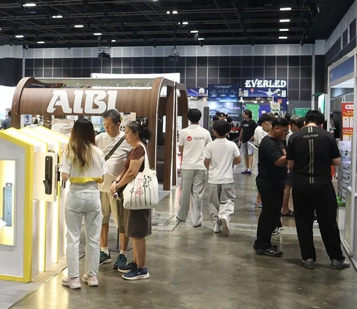 Smart Home Tech Show 2025 crowd