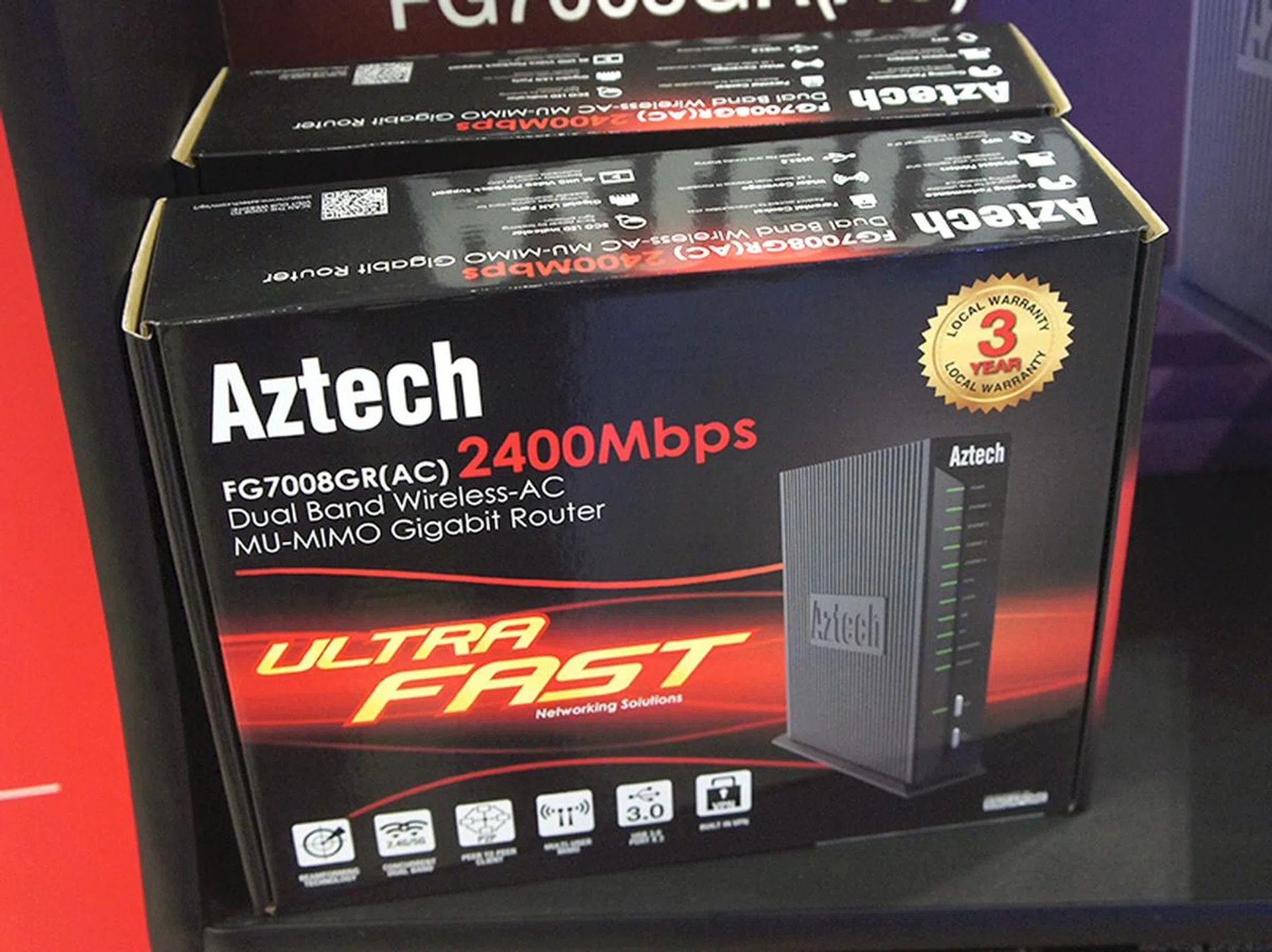 The Aztech FG7008GR is probably the most affordable AC2400 router in the market right now with its special Comex price of $229 (U.P: $249).
