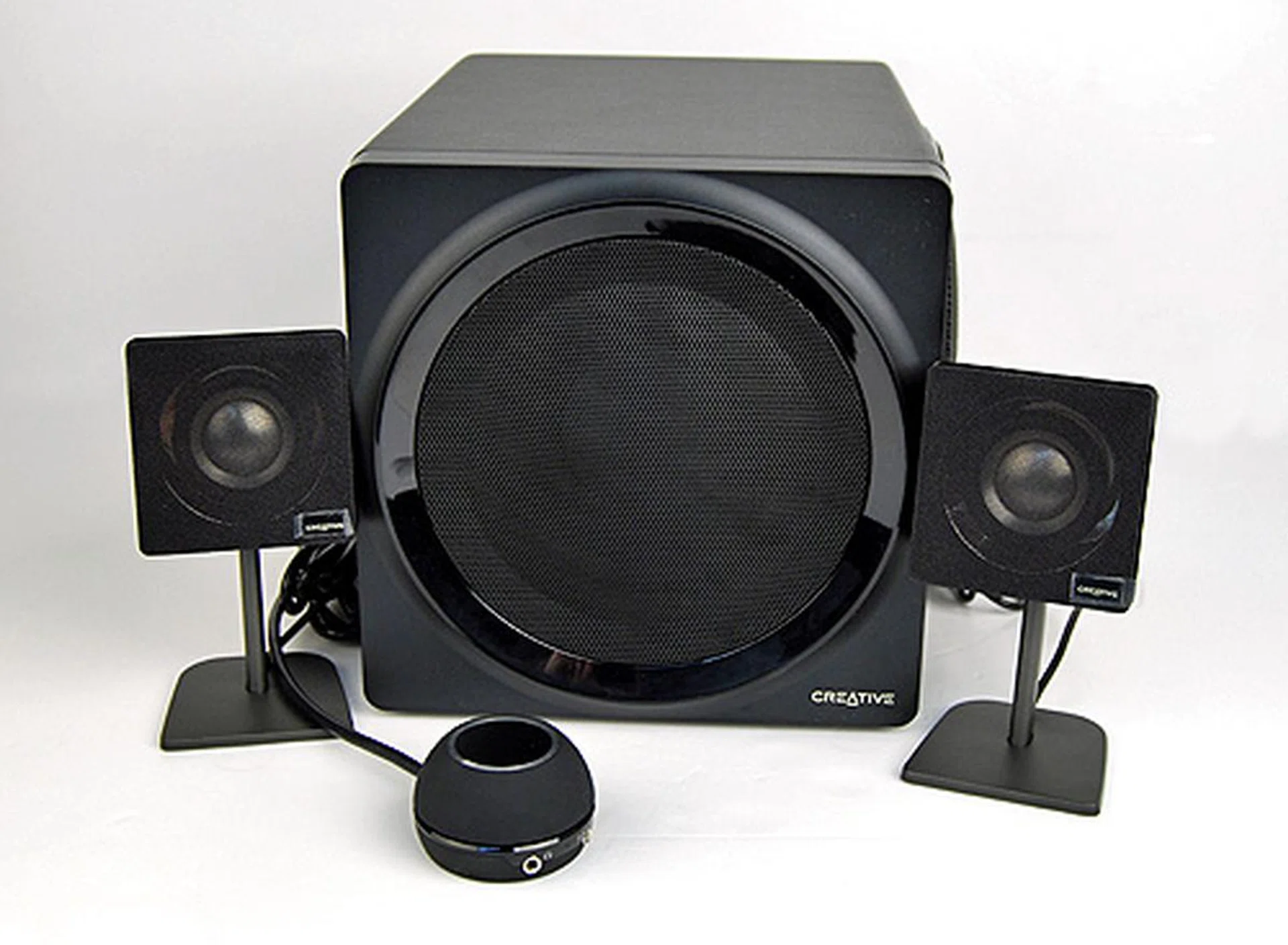 The T3 speakers from Creative are the smallest of bunch, but don't be fooled, it is definitely not small on sound.